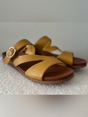 Flex Step Women's Flat Sandals - mustard yellow size 10W
